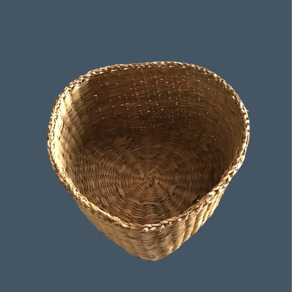 HEART SHAPE SMALL handcrafted STORAGE WICKER BASKET - Picture 1 of 6